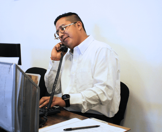 Equipo de Security and Clean respondiendo una llamada