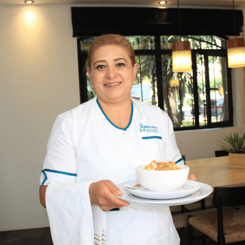 mujer personal de limpieza doméstica